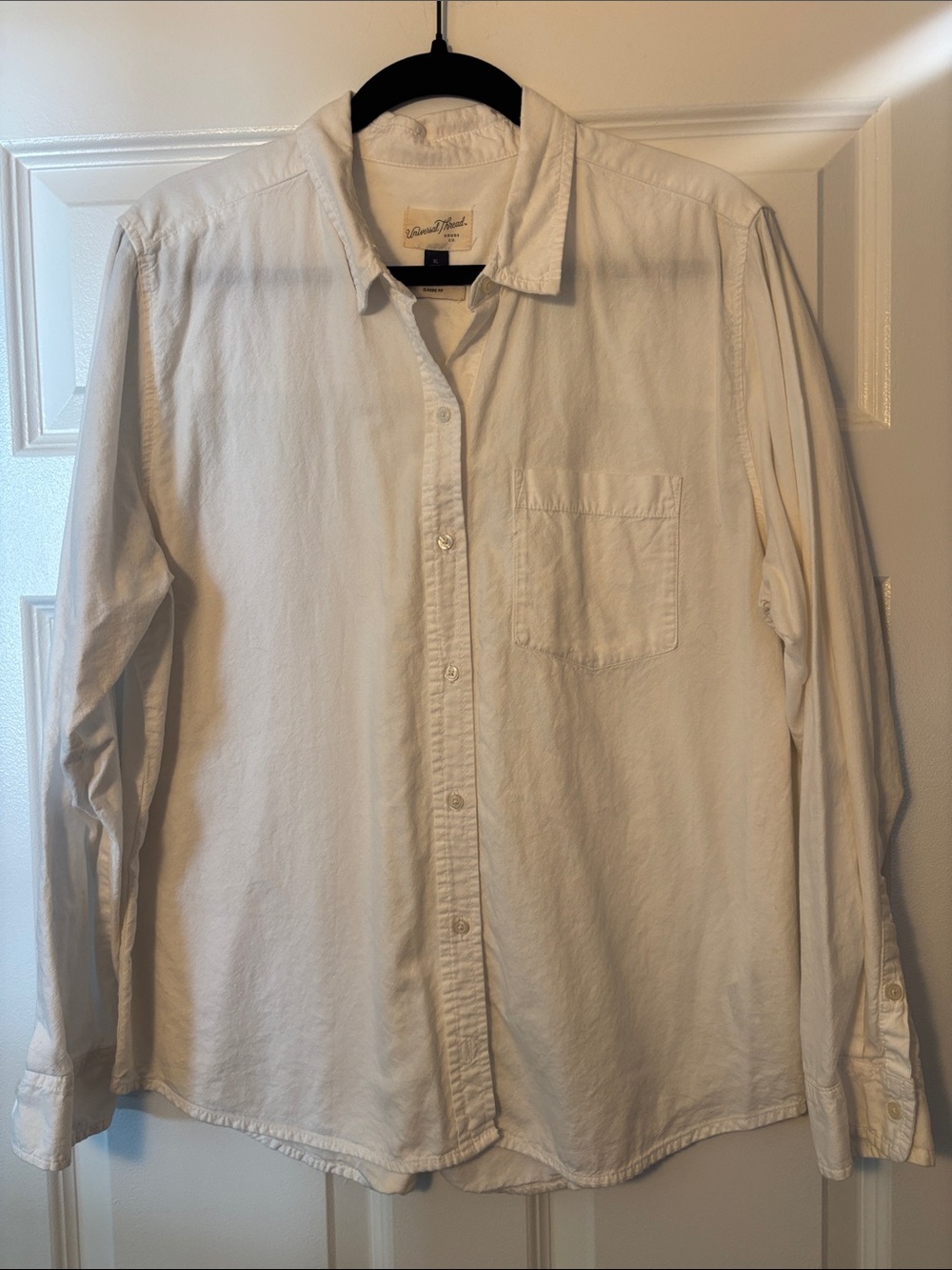 Universal Thread White Women's Button-Down Shirt